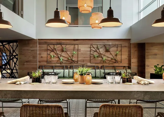 Hotel Alba Tampa, Tapestry Collection By Hilton